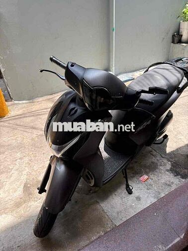 Honda SH Trắng dán đen mờ