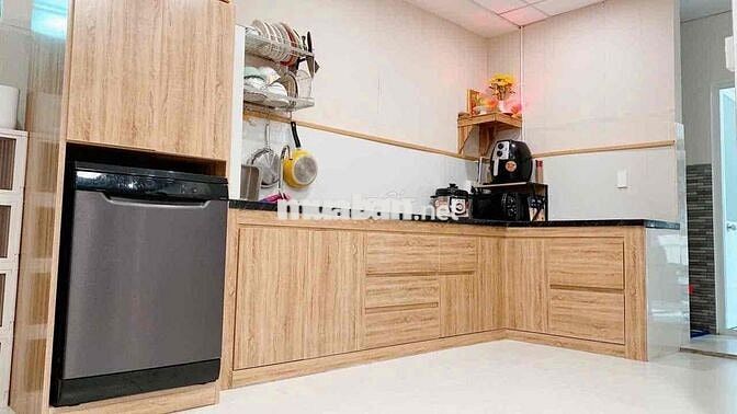 NHÀ ĐẸP KIỆT CÁCH MẠNG THÁNG 8 - NGAY CÔNG AN VÀ UỶ BAN PHƯỜNG CẨM LỆ