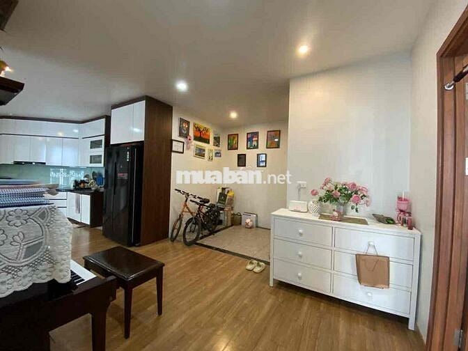 Chung cư Tân hoàng Minh 36 Hoàng Cầu 7,5 tỷ sổ đỏ 70 m view bể bơi