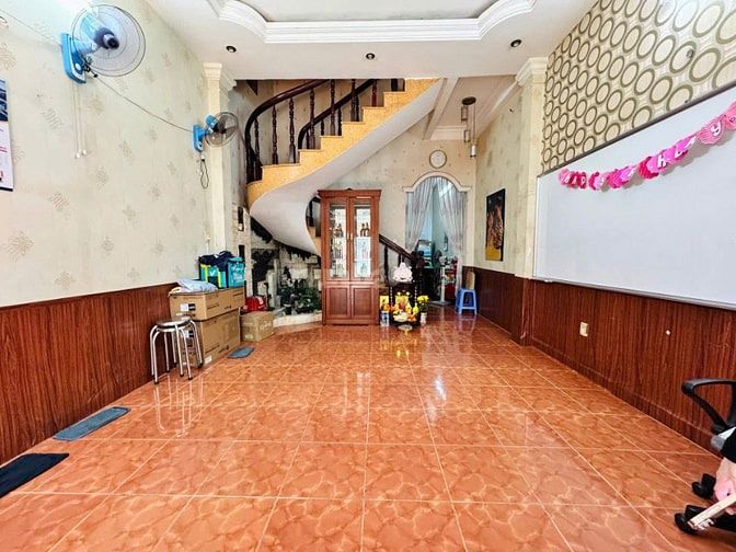 3 TỶ 050 - Gía tốt mua làm tài sản - Cần bán gấp nhà Hai Bà Trưng - Q3