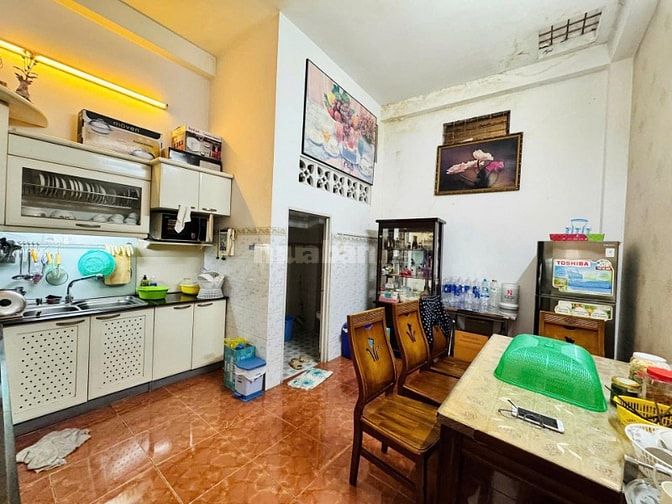 3 TỶ 050 - Gía tốt mua làm tài sản - Cần bán gấp nhà Hai Bà Trưng - Q3