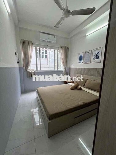 Nhà Trung Tâm Sát Mặt Tiền Quận 1, khu phố Tây Bùi Viện, 3PN 4WC
