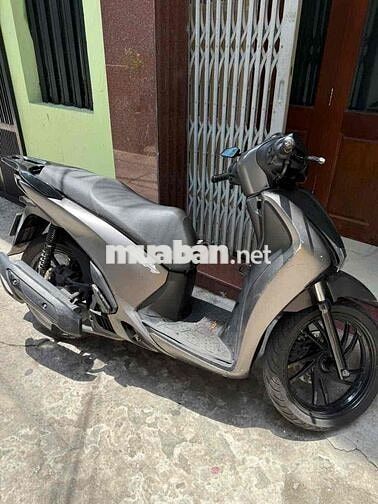 Honda SH Trắng dán đen mờ