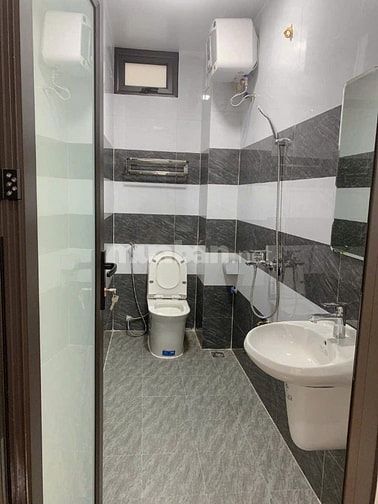 Cho thuê nhà lô góc , ô tô, kinh doanh, 40mx5 tầng, Hoàng Mai giá 15tr