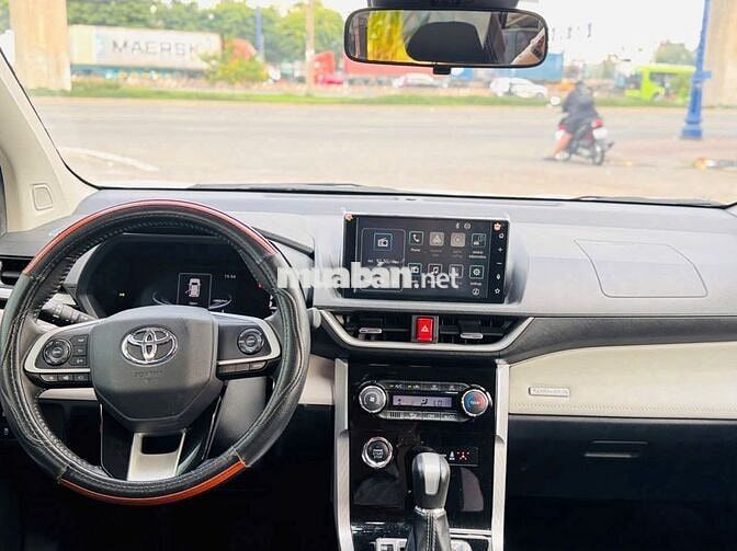 Toyota Veloz Cross Top Trắng
