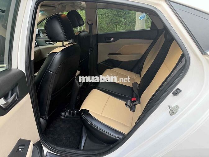 Hyundai Accent Trắng Tự động