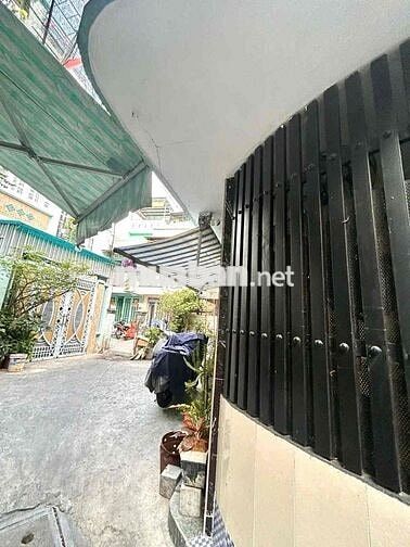 Bán nhà ngon, ngang 4.5m chỉ 5.95T, Đ.Đoàn văn bơ, ra Tôn Đản kế chợ.