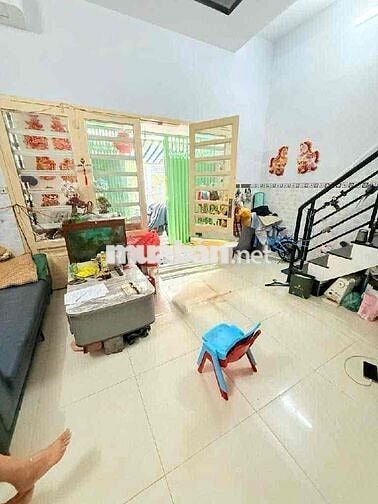 Bán nhà ngon, ngang 4.5m chỉ 5.95T, Đ.Đoàn văn bơ, ra Tôn Đản kế chợ.