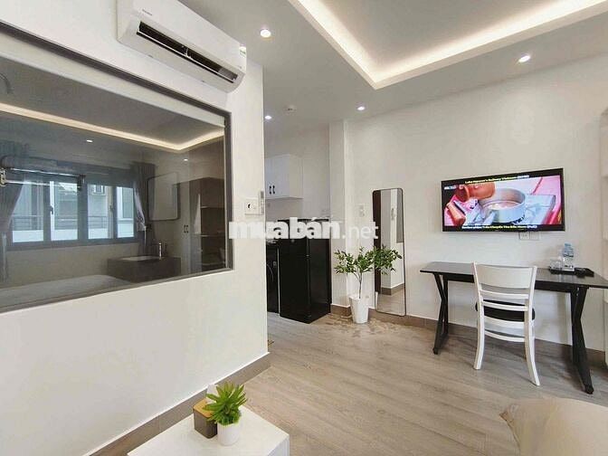 Căn hộ Studio tone gỗ siêu sang ngay trung tâm quận 1