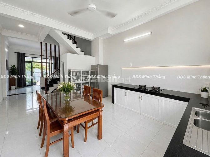 KẸT BÁN NHÀ 3 TẦNG, 129M2, LÊ VĂN LƯƠNG, GẦN 3 TRƯỜNG ĐH, CHỈ 5 TỶ 990