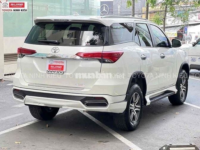 Toyota Fortuner 2020 2.7AT Trắng 37.000 km