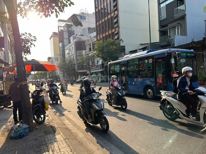 Góc 2MT Hồng Hà Q,Tân Bình,Ngang hơn 5m,CN 110m, 3 Tầng, Giá 26,5 tỷ