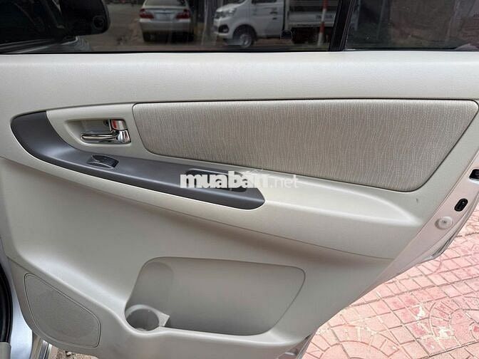 Toyota Innova 2012 140000 km Bạc