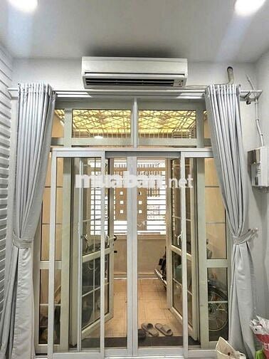 Góc tìm chủ mới cho căn nhà "Hoa hậu" tại Huỳnh Văn Bánh - 3 Lầu- HXH