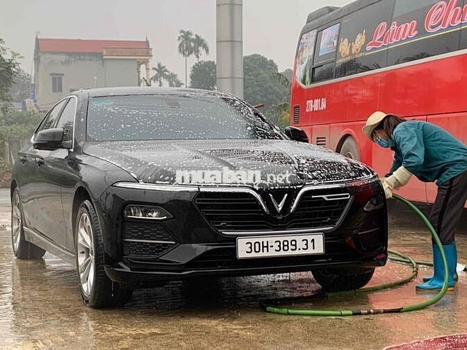 VinFast Lux A2.0 Đen 5 chỗ