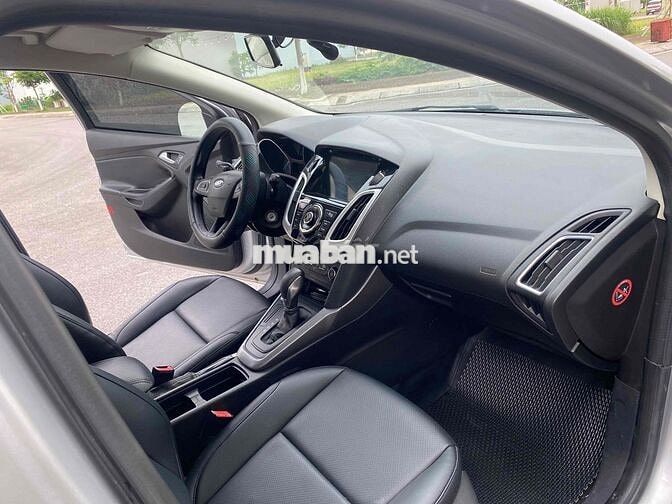 Ford Focus 2017 Bạc
