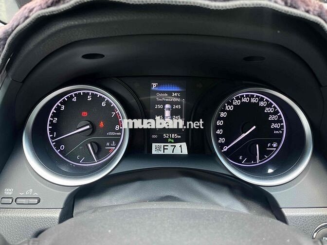 Toyota Camry 2019 2.0G Đen 52.000km