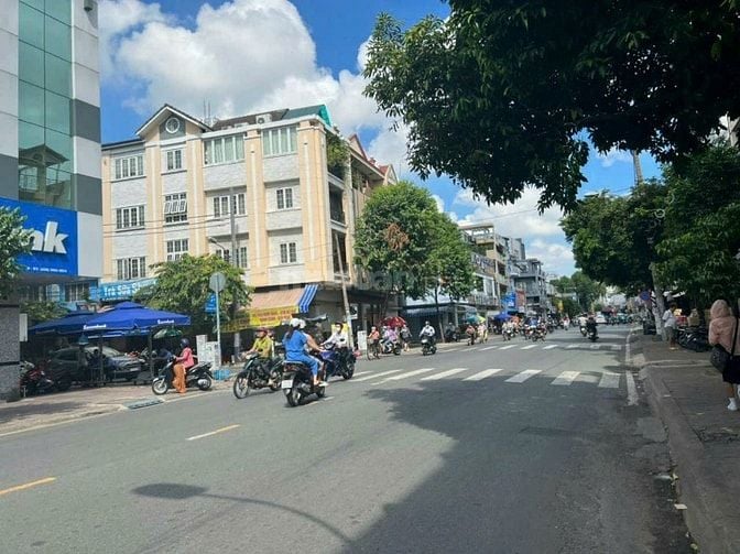 Bán nhà (8x18m) góc 2 mặt tiền Lãnh Binh Thăng và đường số 9, Quận 11