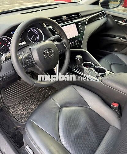 Toyota Camry 2019 2.0G nhập Thái Lan