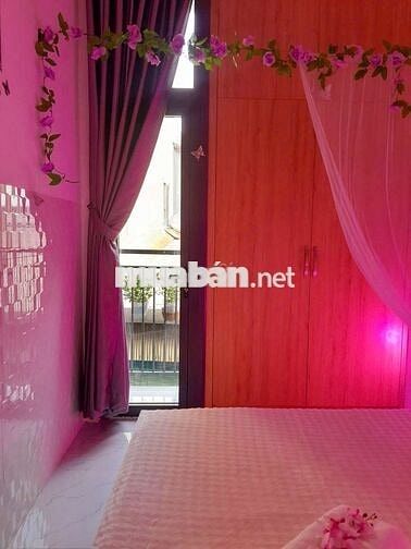 Phòng yên tĩnh cho thuê quận 1 có ban công