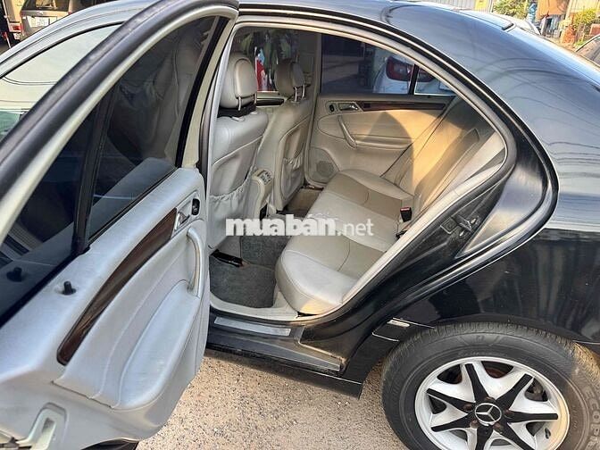 Mercedes-Benz C200 Kompressor Đen