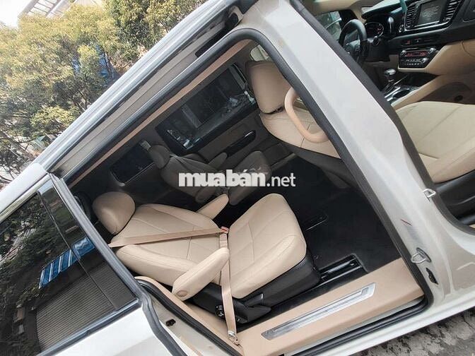 Kia 7c SEDONA model 2019 Bản Cao Cấp-Trắng Camay