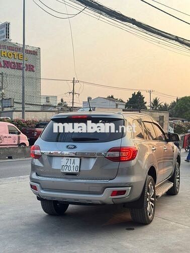 Ford Everest Titanium 2019 bạc- 42.000 km