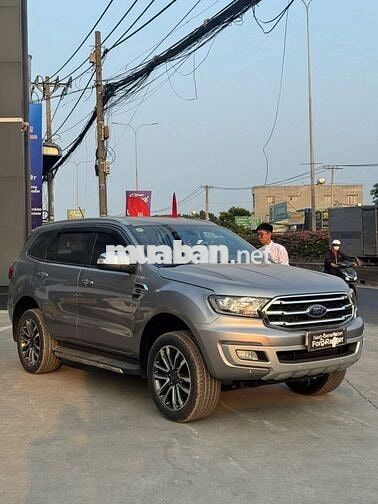 Ford Everest Titanium 2019 bạc- 42.000 km