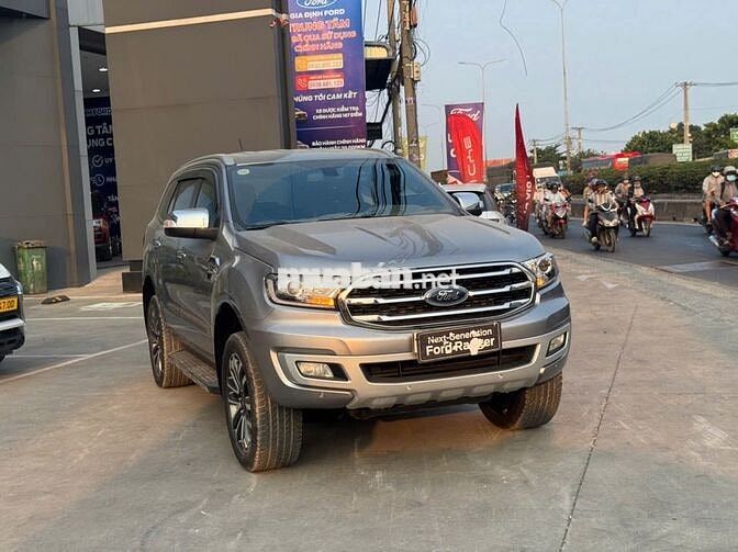 Ford Everest Titanium 2019 bạc- 42.000 km