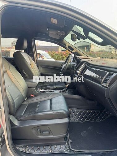 Ford Everest Titanium 2019 bạc- 42.000 km