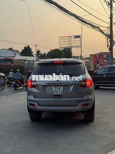 Ford Everest Titanium 2019 bạc- 42.000 km