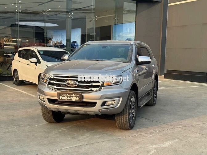 Ford Everest Titanium 2019 bạc- 42.000 km