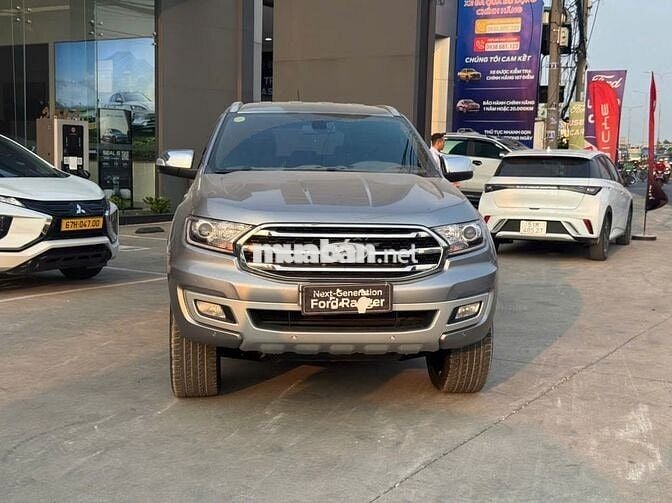 Ford Everest Titanium 2019 bạc- 42.000 km
