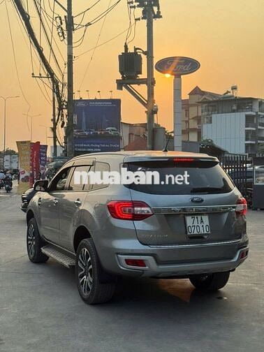 Ford Everest Titanium 2019 bạc- 42.000 km