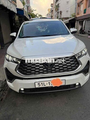 Toyota Innova Cross Hybrid 9400km