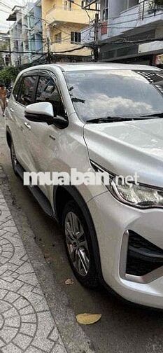 Toyota Innova Cross Hybrid 9400km