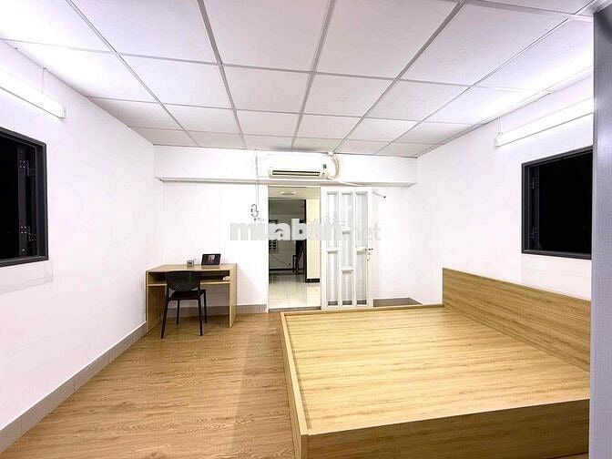 PHÒNG TRÀN NGẬP ÁNH NẮNG TỰ NHIÊN FULL NỘI THẤT NẰM GẦN QUẬN 1