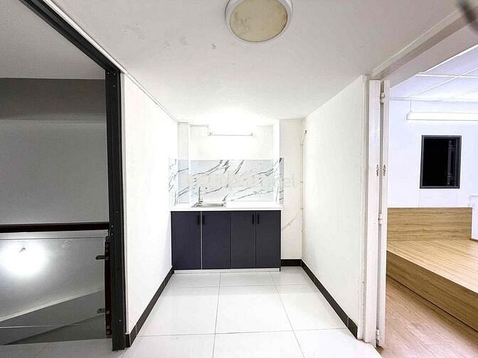 PHÒNG TRÀN NGẬP ÁNH NẮNG TỰ NHIÊN FULL NỘI THẤT NẰM GẦN QUẬN 1
