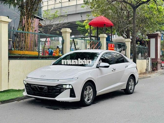 Hyundai Accent Trắng 5 chỗ Số tự động
