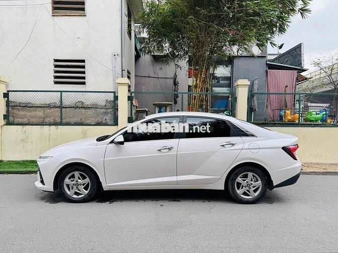 Hyundai Accent Trắng 5 chỗ Số tự động