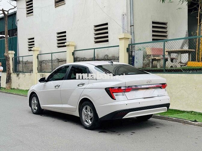 Hyundai Accent Trắng 5 chỗ Số tự động