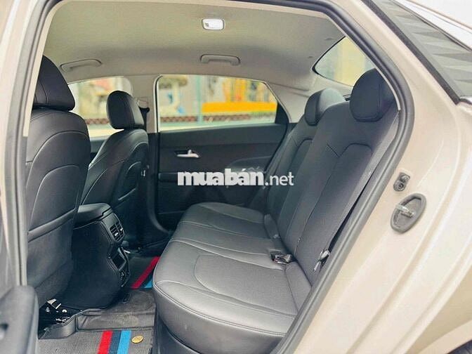 Hyundai Accent Trắng 5 chỗ Số tự động