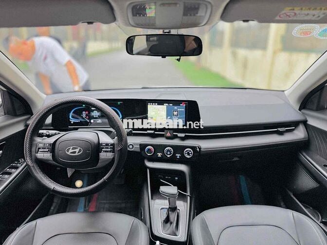 Hyundai Accent Trắng 5 chỗ Số tự động