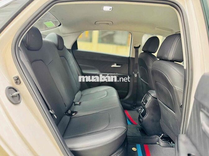 Hyundai Accent Trắng 5 chỗ Số tự động