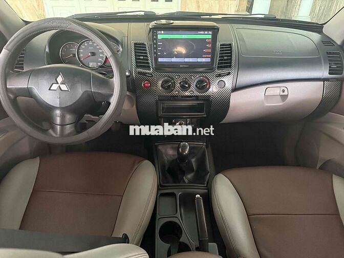 Mitsubishi Pajero Sport Trắng
