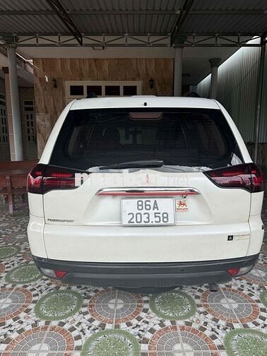 Mitsubishi Pajero Sport Trắng