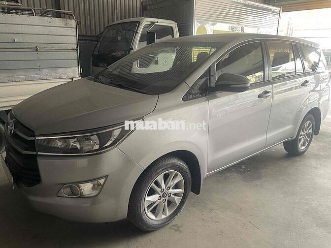 Toyota Innova 2017 2.0E Bạc