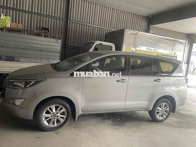 Toyota Innova 2017 2.0E Bạc