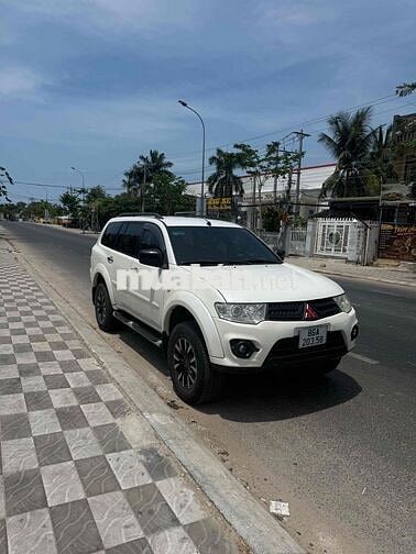 Mitsubishi Pajero Sport Trắng