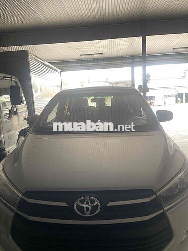 Toyota Innova 2017 2.0E Bạc